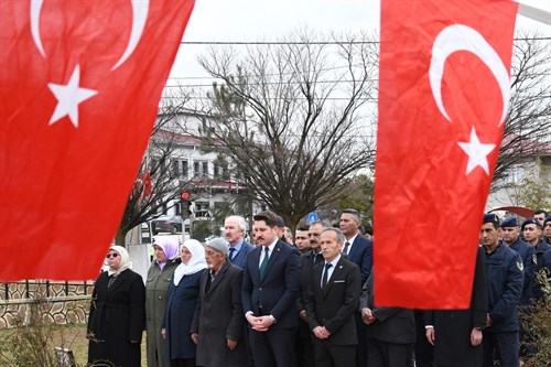 İLÇEMİZDE 18 MART ŞEHİTLERİ ANMA GÜNÜ VE ÇANAKKALE ZAFERİ’NİN 109. YIL DÖNÜMÜ KAPSAMINDA TÖREN DÜZENLENDİ